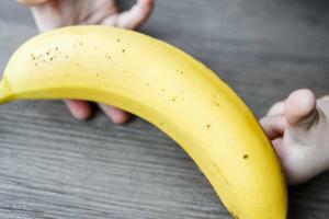 Bananer til børn: fordele og ulemper ved disse frugter, hvordan du vælger, butik og spise