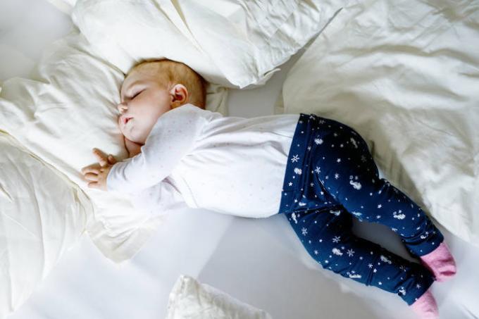 Hvor meget søvn skal et barn: en nyttig tabel