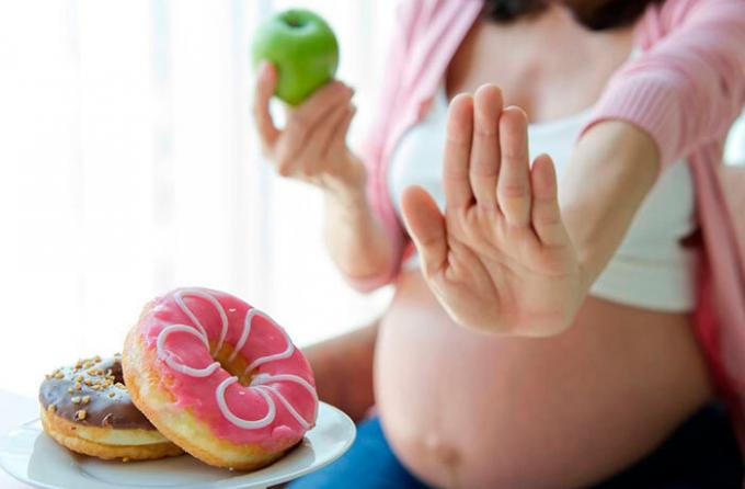 Fastfood og alkohol - ikke alle produkter, som er at give under graviditet (foto kilde: shutterstosk.com)