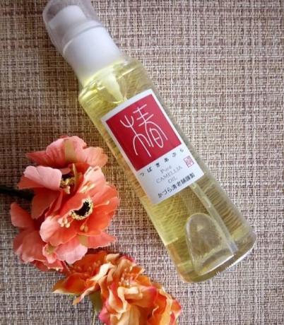 Camellia olie fra de japanske kosmetikproducenter - en af ​​de reneste og bedste i verden. Dette vil ikke kun tjene som en flot og nyttig gave til mor, ven eller arbejdskollega, men hvis det er i spa-saloner, der anvendes i massage behandlinger - dette indikerer en høj kabine tjeneste ;-)