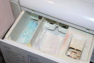Sådan rene bakker vaskemaskine fra kalk