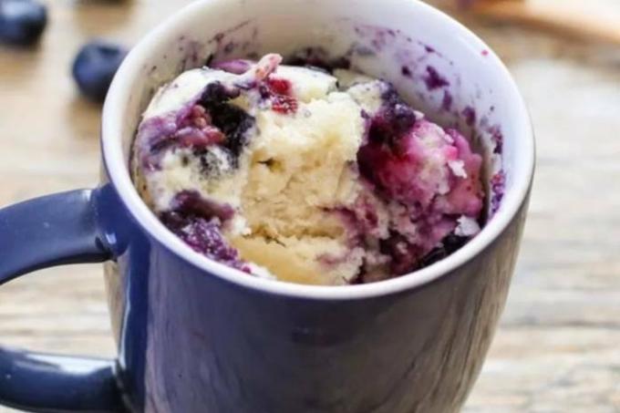 Berry cupcake i et krus opskrift trin for trin: hvordan man laver mad på 5 minutter