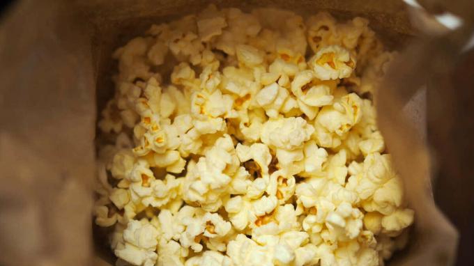 Mikroovn popcorn med smør