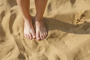 Top 19 øvelser til forebyggelse af flade fødder på stranden