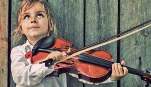 Hvordan man lærer at spille et musikinstrument påvirker udviklingen af ​​tænkning i børn