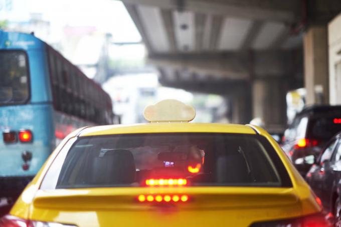 Sådan kommer du rundt i byen uden en bil: grundlæggende life-hacks for en bilist
