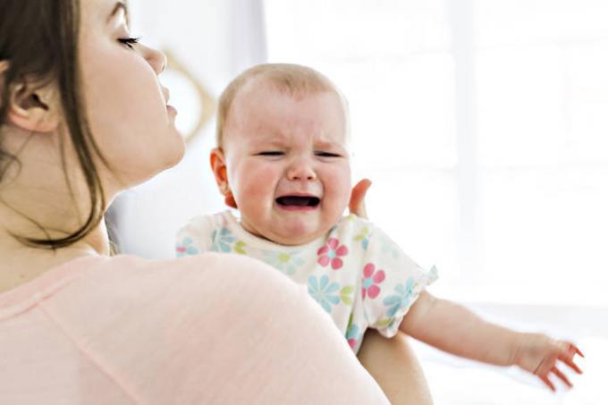 Hvorfor baby græder i timevis hver aften?