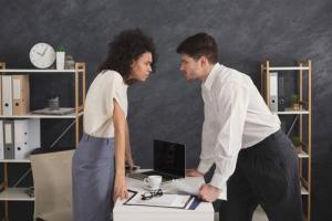 Office Romance: Hvorfor ikke starte et forhold på arbejdet