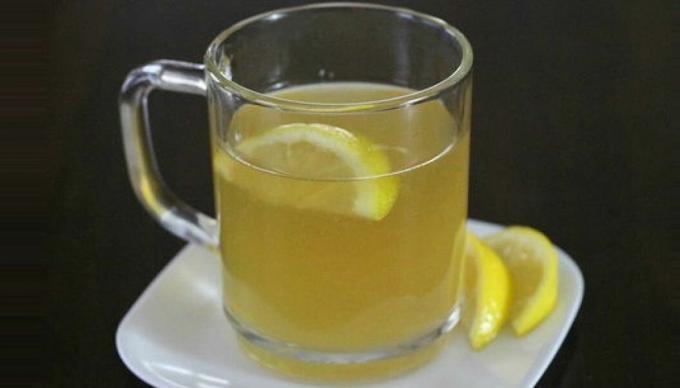 Varmt vand med citron - varmt vand med citron