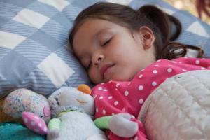 Hvordan man løser problemet uden besværet med sengevædning hos børn