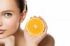 Som kosmetik med C-vitamin påvirker huden