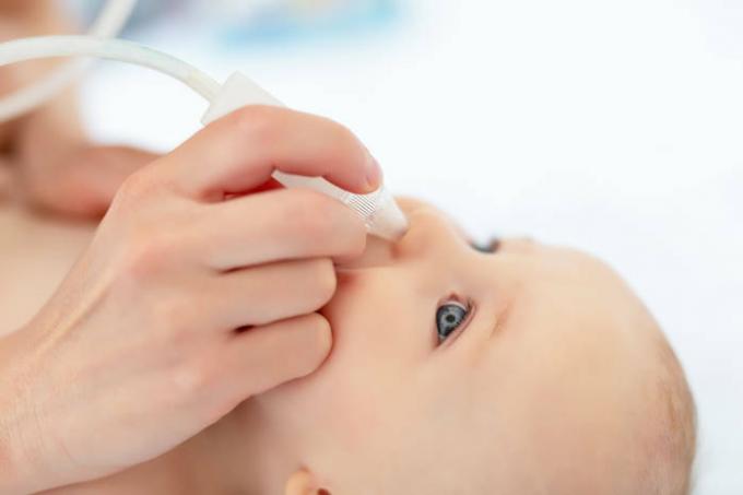 Er det muligt at dryppe modermælk i babyens næse: Dr. Komarovsky svarer
