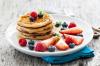 Hvad man skal lave mad til en studerende til morgenmad: frugtpandekager