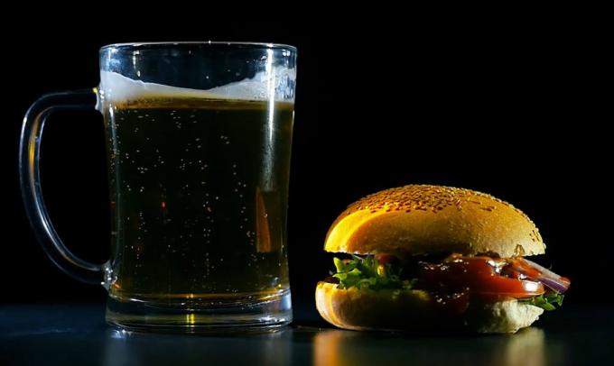 Hamburger og øl - Burger og en øl
