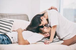 Sådan genopliver du dit forhold til din mand med mikrodatering