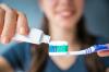 Eksperter giver råd om, hvordan man vælger en effektiv og sikker tandpasta