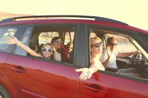 At rejse med børn i bil: hvad du skal tage på vejen