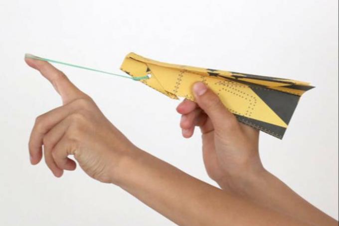 Sådan laver du hurtigt et papirfly: trinvise instruktioner