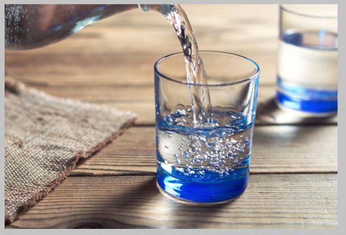 Mange læger siger, at i dag skal du drikke 1,5 liter vand. Men hver person er forskellig. Det afhænger af legemsvægt, fysisk aktivitet i løbet af dagen, den omgivende temperatur og andre faktorer. Prøv dig selv at føle din krop, forebygge tørst og dehydrering.