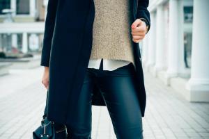 Sådan fjernes klumper fra din frakke: 5 nemme måder